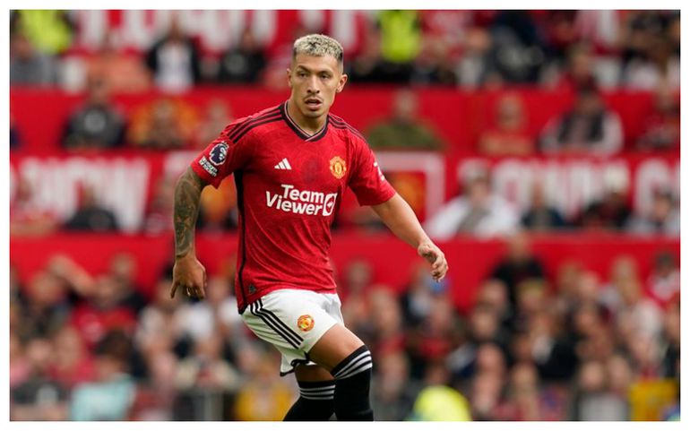 Lisandro Martinez in action for Man United