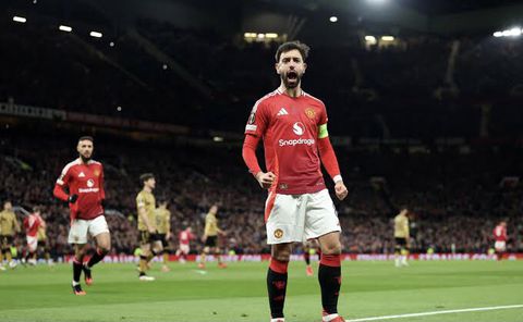Bruno Fernandes hits hat-trick in penalty-crazy match as Manchester United down Real Sociedad