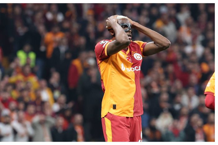 Ex-Barcelona star slams VAR for disallowing Osimhen’s goal