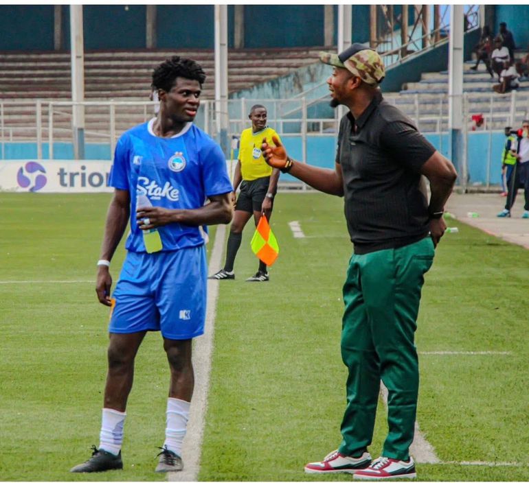 Daniel Daga and his former coach Yemi Daniel Olanrewaju || X