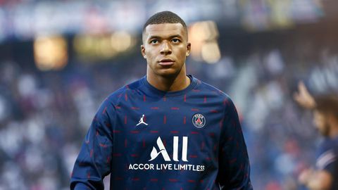 Kylian Mbappe delivers shocking update on PSG future
