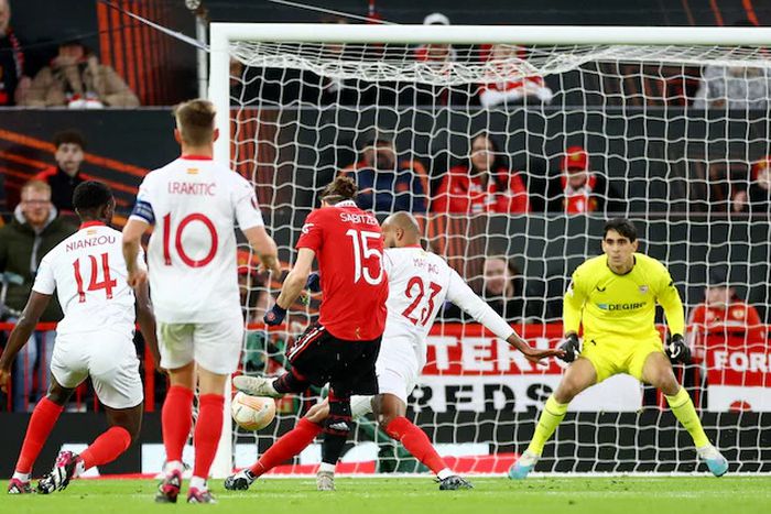 Sevilla snatch late draw against Manchester United