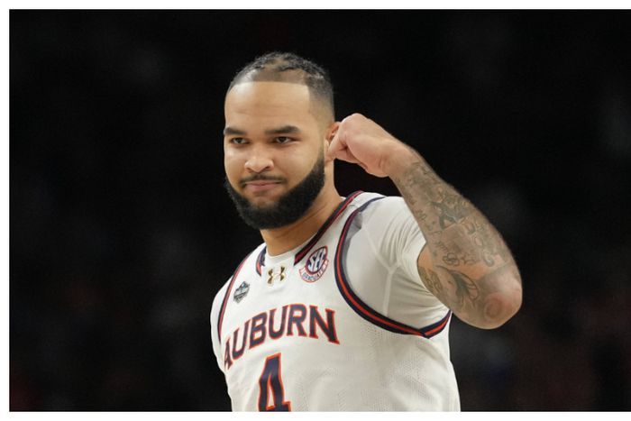 Auburn forward Johni Broome