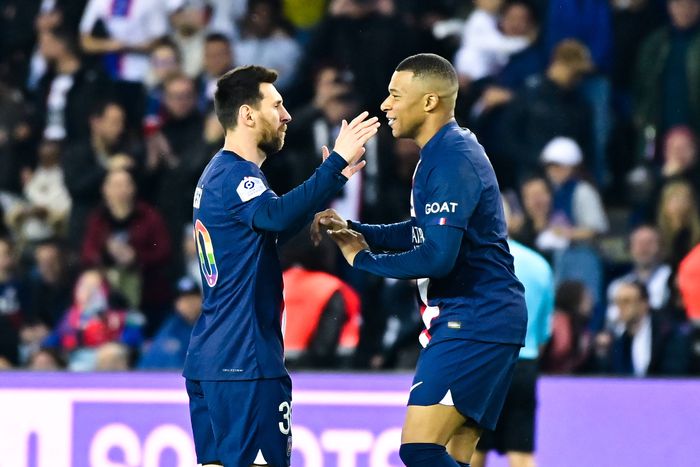 Lionel Messi and Kylian Mbappe celebrates together