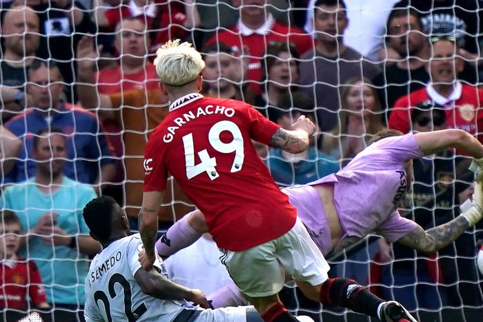 Alejandro Garnacho of Manchester United scores against Wolves.