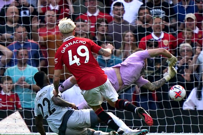 Alejandro Garnacho scored as Manchester United beat Wolves 2-0