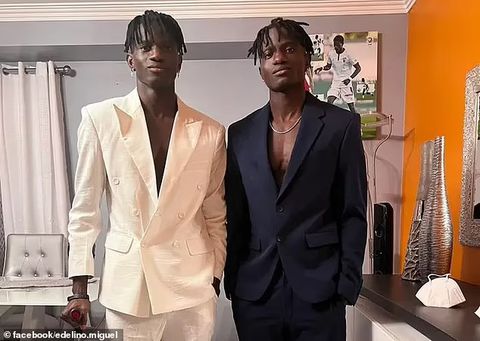 Edgar Ie at and his twin brother || Getty