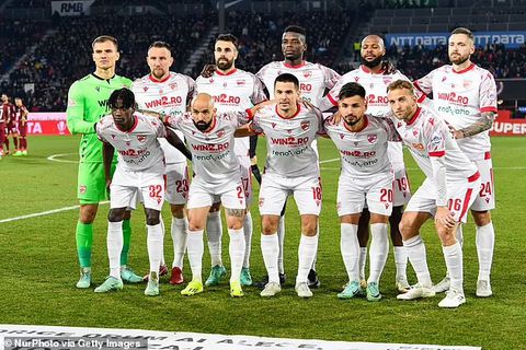Dinamo Bucharest squad || Getty