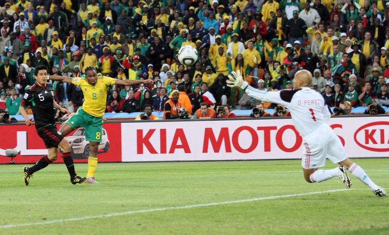 Siphiwe Tshabalala's goal (South Africa vs Mexico, 2010) || Imago