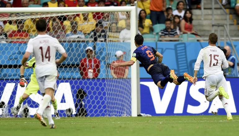Robin van Persie scored one of the most unique goals in football history || Imago
