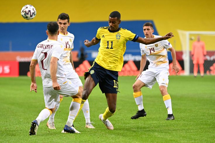 Sweden look to young Isak to help make up for injured Ibrahimovic