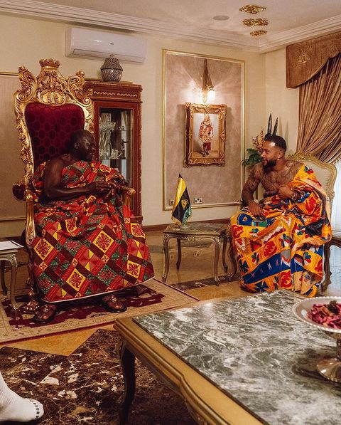 The Asantehene, Otumfuo Osei Tutu II, has received a courtesy visit from Atletico Madrid forward Memphis Depay in Kumasi.