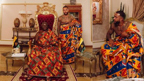 Memphis Depay shows off ‘kente’ outfit to visit Manhyia Palace