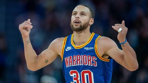 Steph Curry names Bucks star among league's best defenders