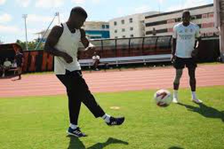 NFL Star Tyreek Hill Reveals Big Wish as He Tests Football Skills With Paul Pogba in a Real Madrid Shirt [VIDEO]