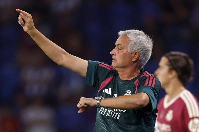 Jose Mourinho has come under heavy criticism from Real Madrid fans.