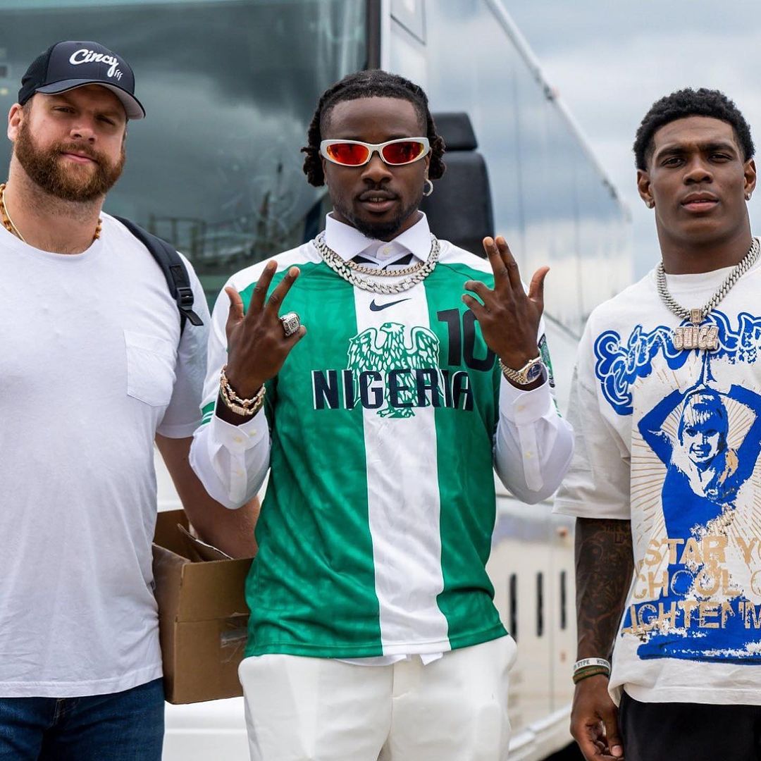 UFC star Conor McGregor flaunts Nigeria football jersey - Pulse Sports  Nigeria