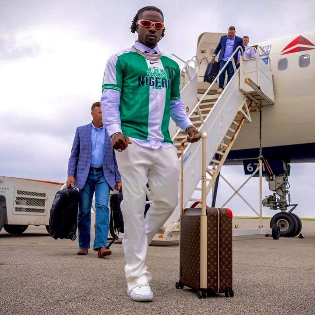 UFC star Conor McGregor flaunts Nigeria football jersey - Pulse Sports  Nigeria