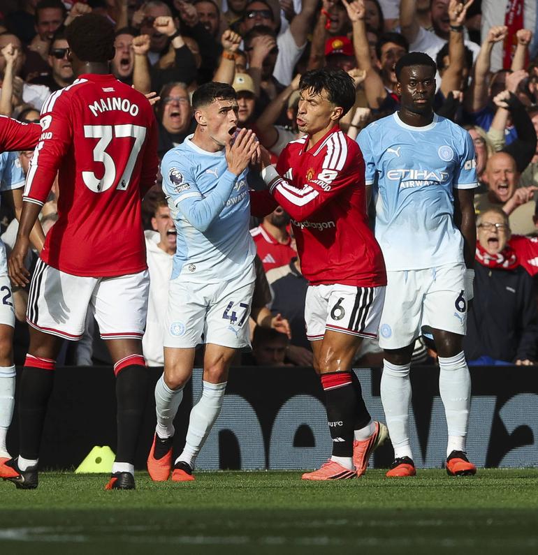 Foden sent off against Man United || Imago