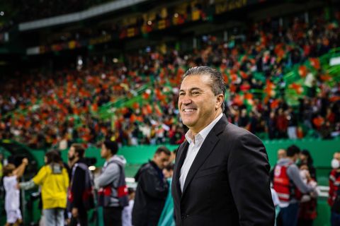 Super Eagles manager Peseiro explains decision to stay with Nigeria despite slashed salary