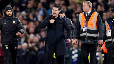 Chelsea's Pochettino apologises to Anthony Taylor after Man City clash