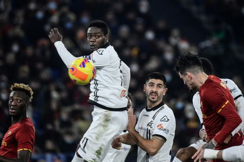 Roma halt mini-slump with Spezia win