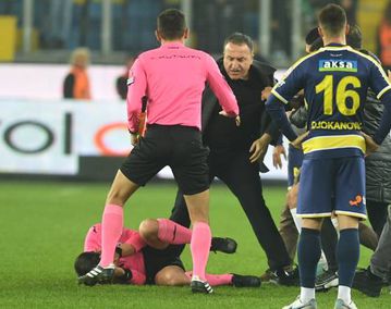 Turkish club president resigns and issues apology after hospitalising referee with deadly punch