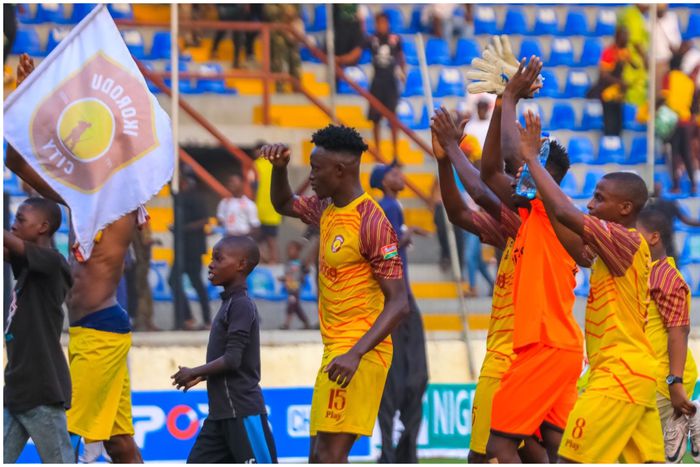 Newly promoted Ikorodu City celebrate at Onikan.