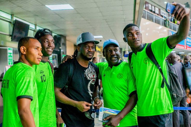 P-Square's Peter Okoye spotted with Nigeria's handball youth teams in Lagos