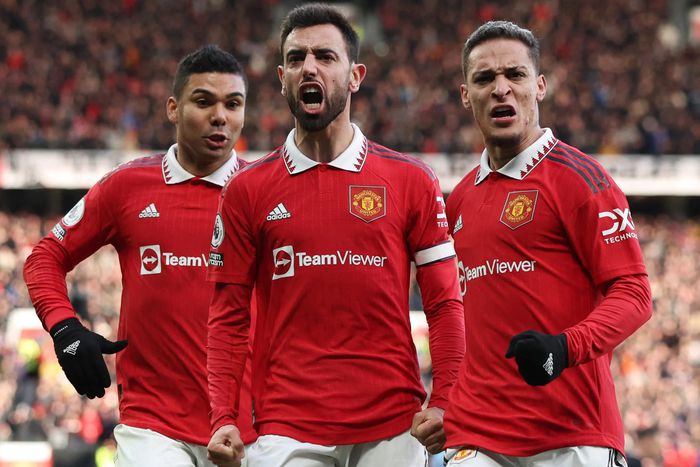 Manchester United come from behind to defeat Man City 2-1