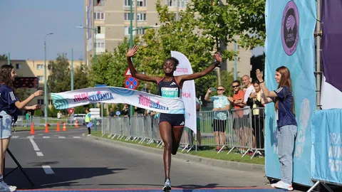 Agnes Jebet Ngetich dazzles with a world record in Valencia