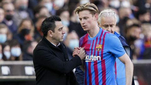 Barcelona boss Xavi is full of praise for Frenkie de Jong