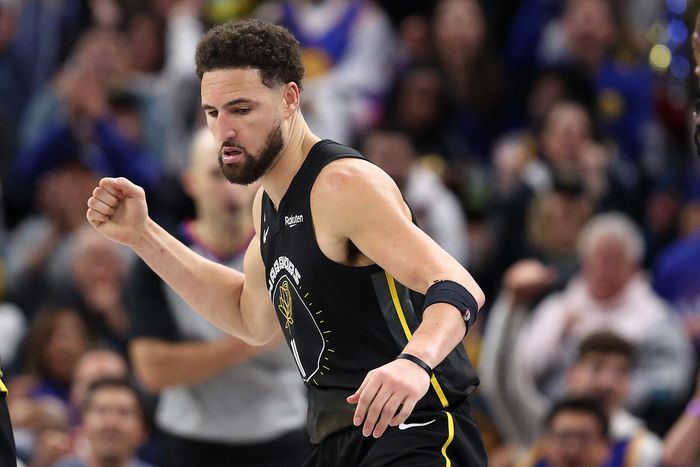 Klay Thompson leads the Warriors to victory over the Phoenix Suns