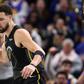 Klay Thompson leads the Warriors to victory over the Phoenix Suns