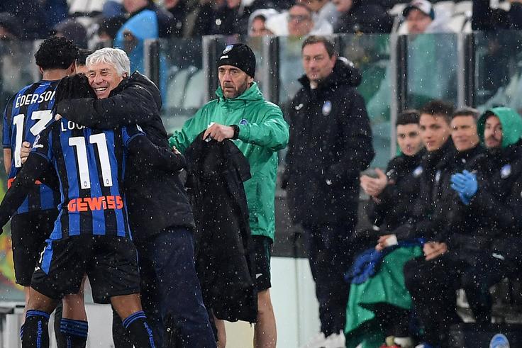 Ademola Lookman and Gianpiero Gasperini embrace | Imago