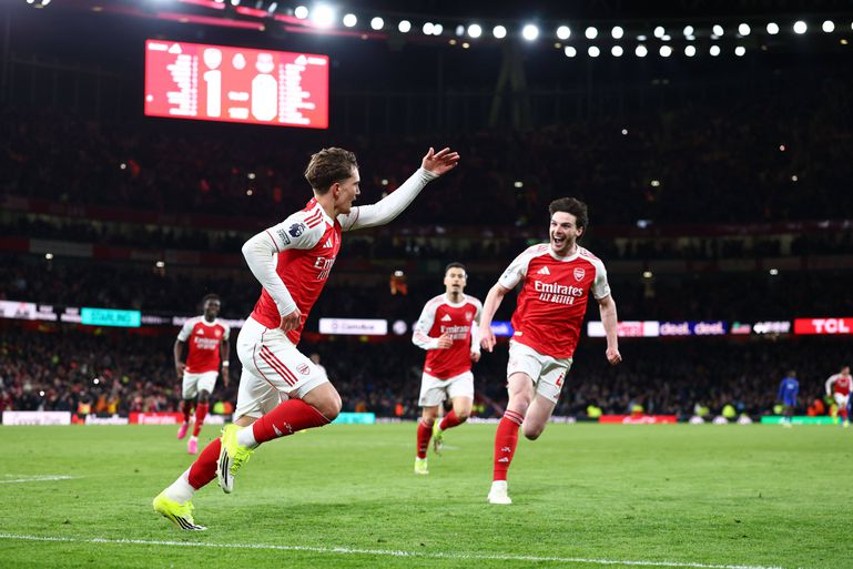 Dowman becomes the youngest Premier League goalscorer || imago