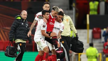 Manchester United v Sevilla: Ten Hag gives injury update on Lisandro Martinez
