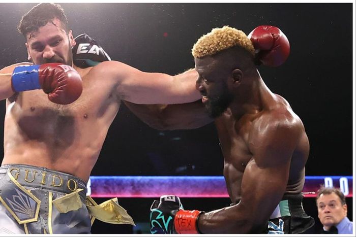 Nigerian boxer Efe Ajagba gets a split decision win against Guido Vianello.