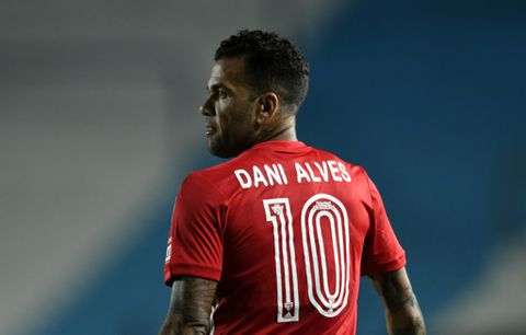 Dani Alves rejoins Brazil for World Cup qualifiers