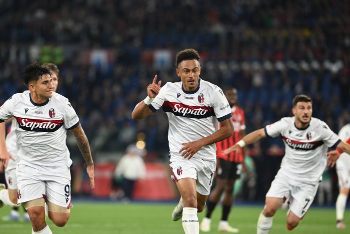 Dan Ndoye celebrates scoring against AC Milan | Imago