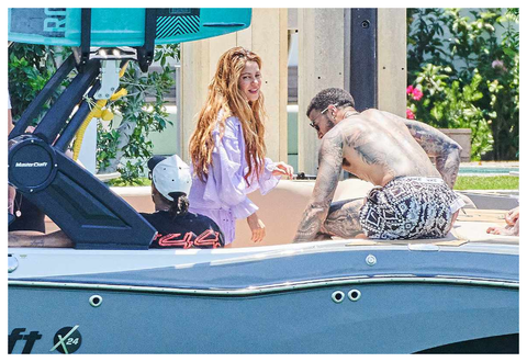 Shakira and Hamilton in a boat cruise