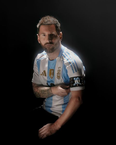 Argentina captain Lionel Messi poses with teammates as they send a warning to Colombia ahead of the 2024 Copa America final.