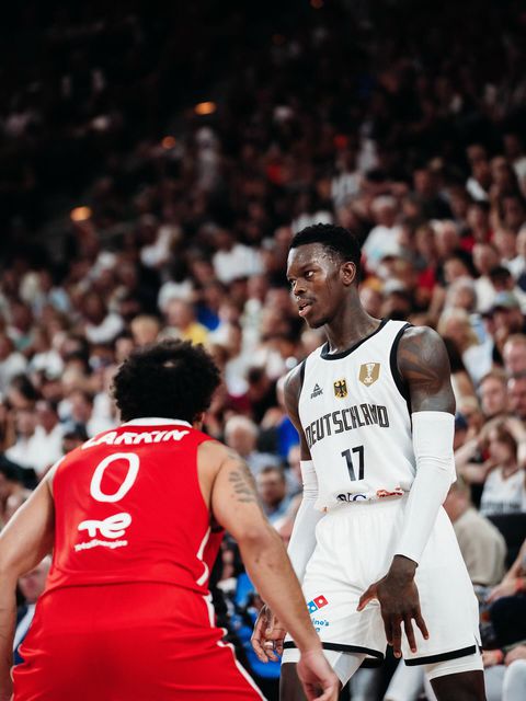 The national basketball teams of Germany and Turkey face off in the EuroBasket grand final in Riga.