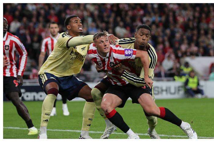 Arsenal set to query refereeing body