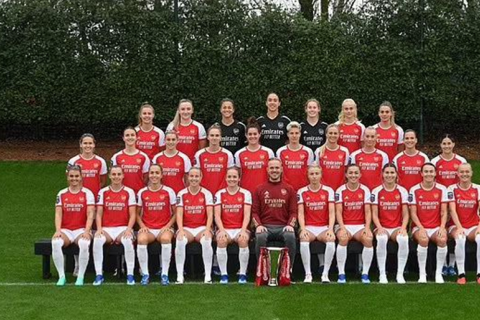 Arsenal Women's squad photo for the 2023-24 season || Image credit: Daily Mail