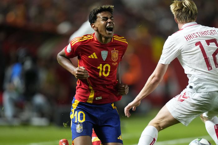 Lamine Yamal against Denmark | Imago