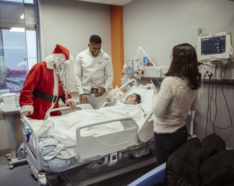 Anthony Joshua: Nigeria-born boxer and Father Christmas gift hospital kids