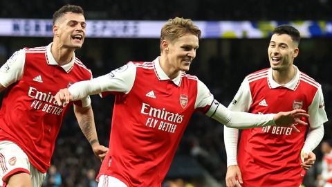 Arsenal outclass Spurs to turn North London red