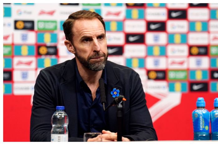 Gareth Southgate reacts to Ben White feud