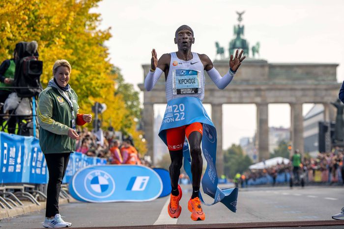 Eliud Kipchoge cuts the tape at the 2022 BMW Berlin Marathon